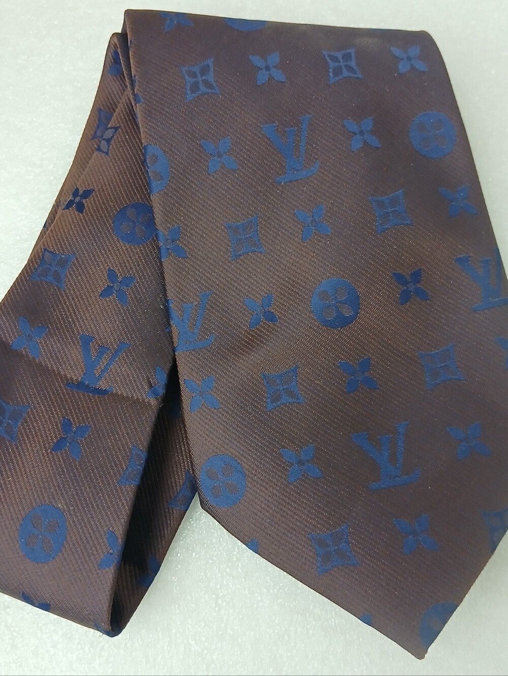 Vintage Louis Vuitton Brown Tie with Blue Monogram Geometric Design (1169) - Picture 3 of 6